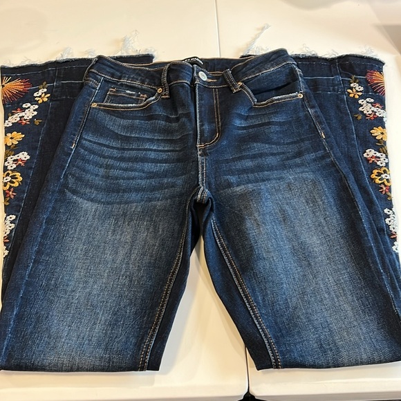 Ashley Mason 5/27, Dark Blue Embroidered Flair, wide Leg Jeans - Picture 3 of 7